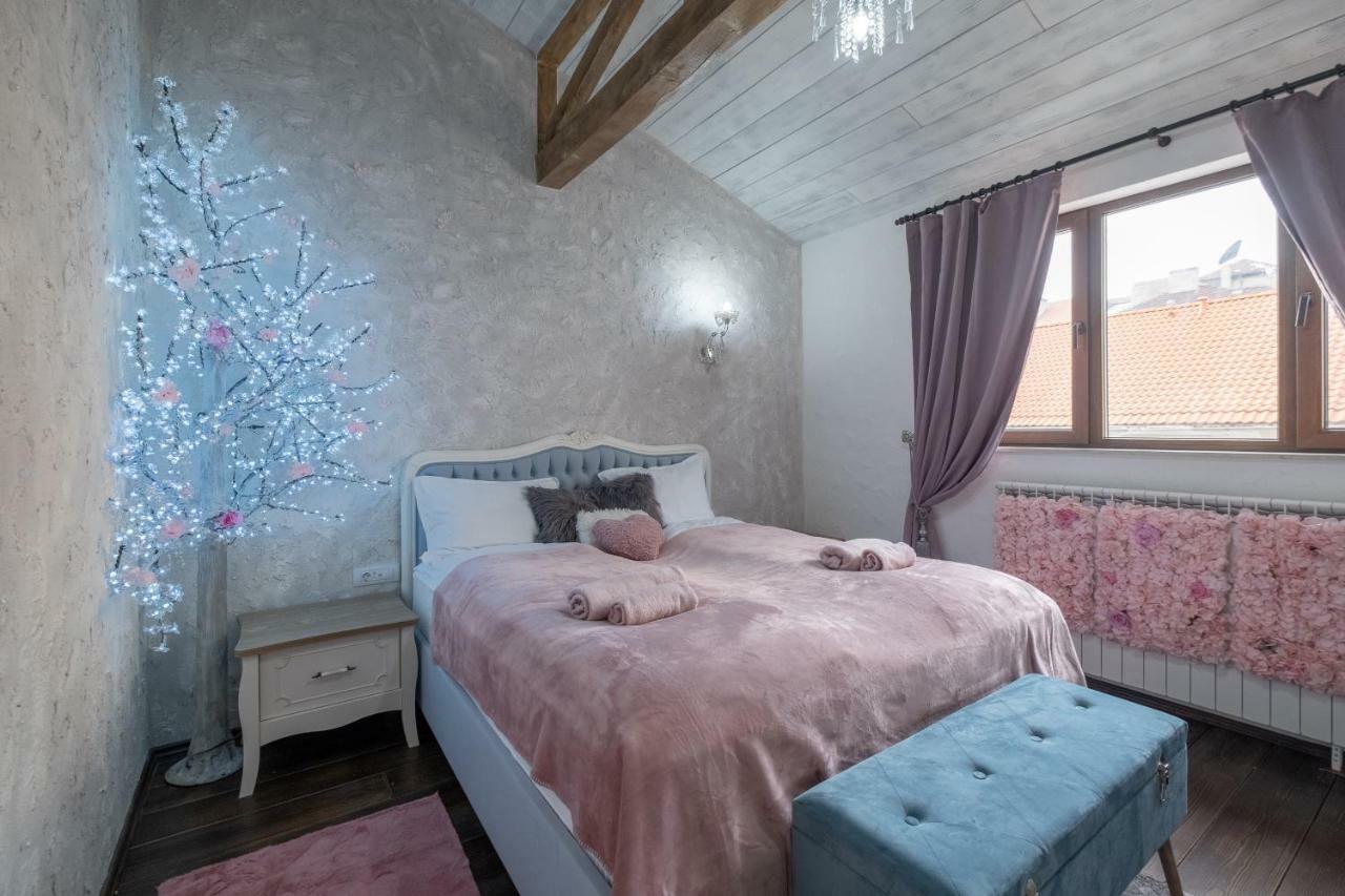 1-Bedroom Designer Apartment On Hristo Belchev Str Sófia Exterior foto
